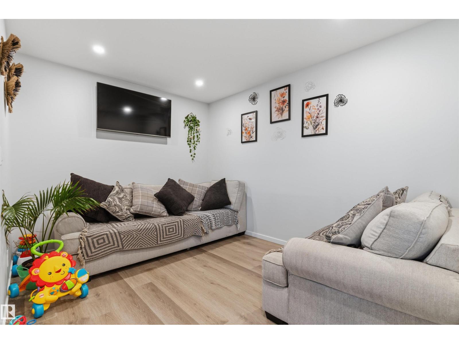 20704 19 AV NW - 14
