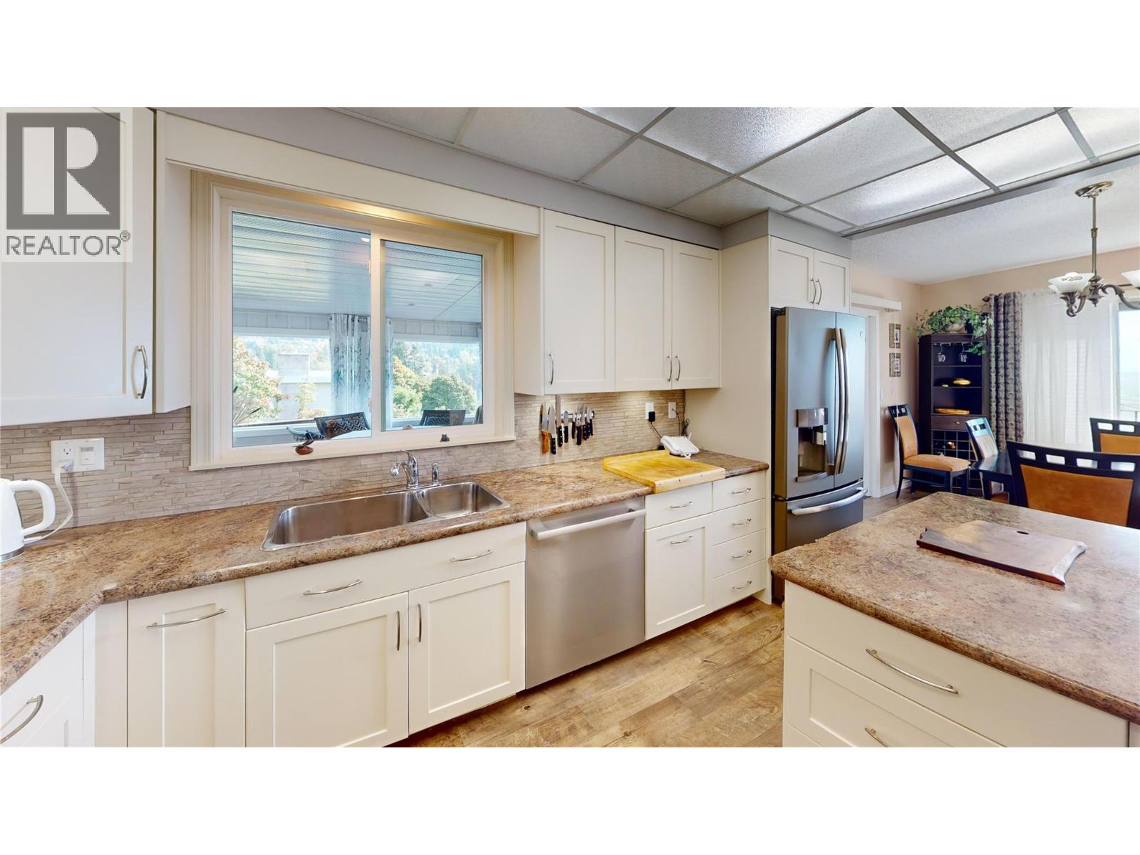 1030 MONROSE Road - 25