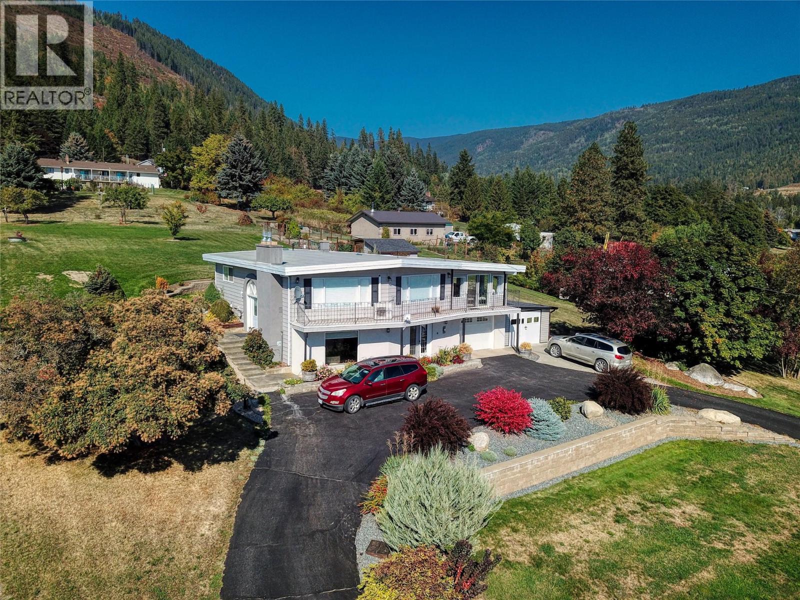 1030 MONROSE Road, Creston - Image 1