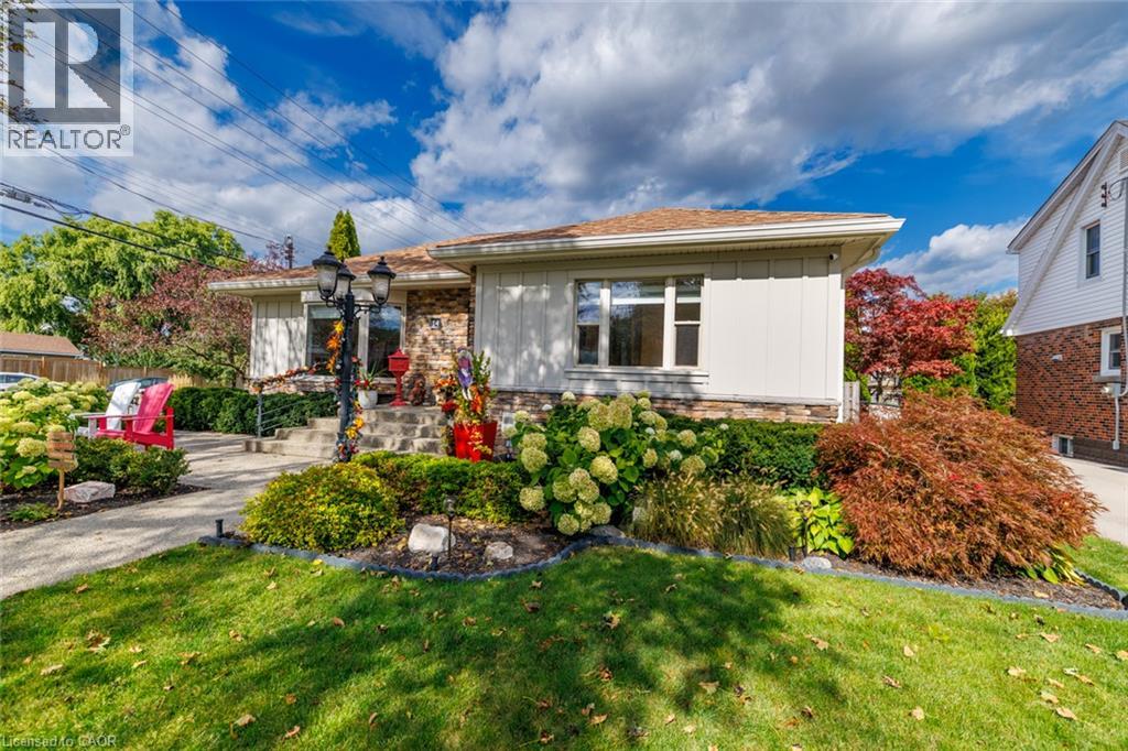 14 CHARLES Street, Stoney Creek — photo 4