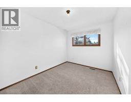 64 Edforth Crescent NW - photo 35