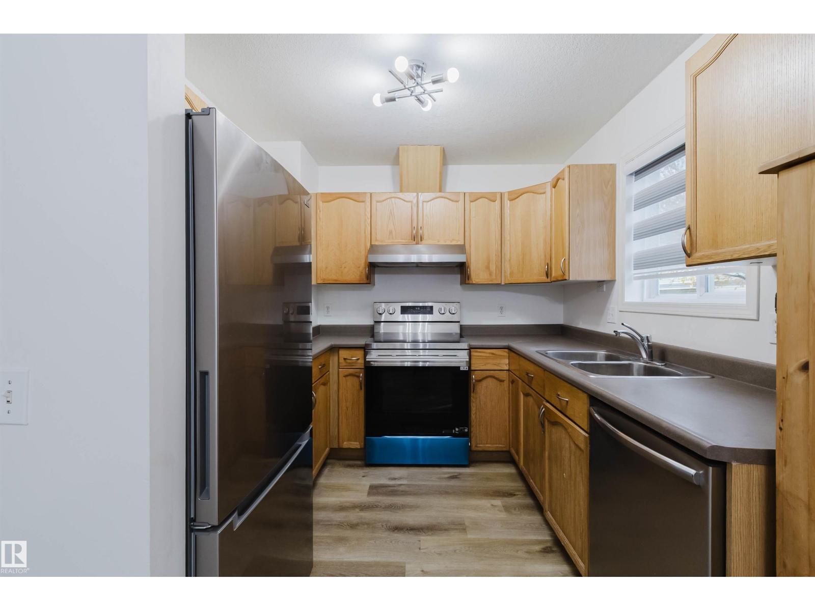 #85 10909 106 ST NW - 16
