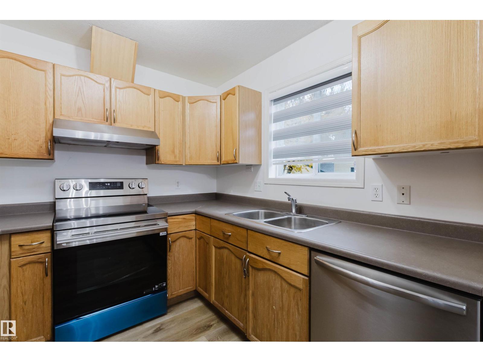 #85 10909 106 ST NW - 17