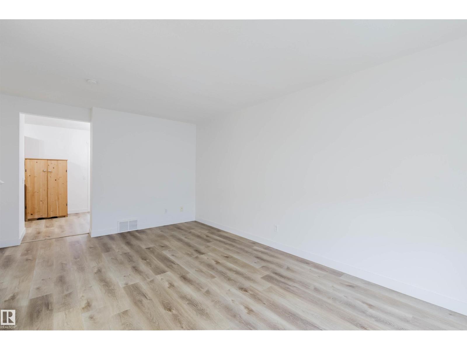 #85 10909 106 ST NW - 8