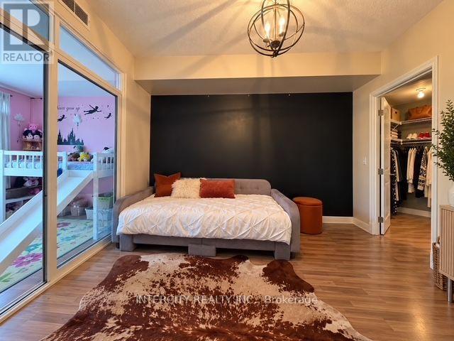 9235 Jane Street — photo 10