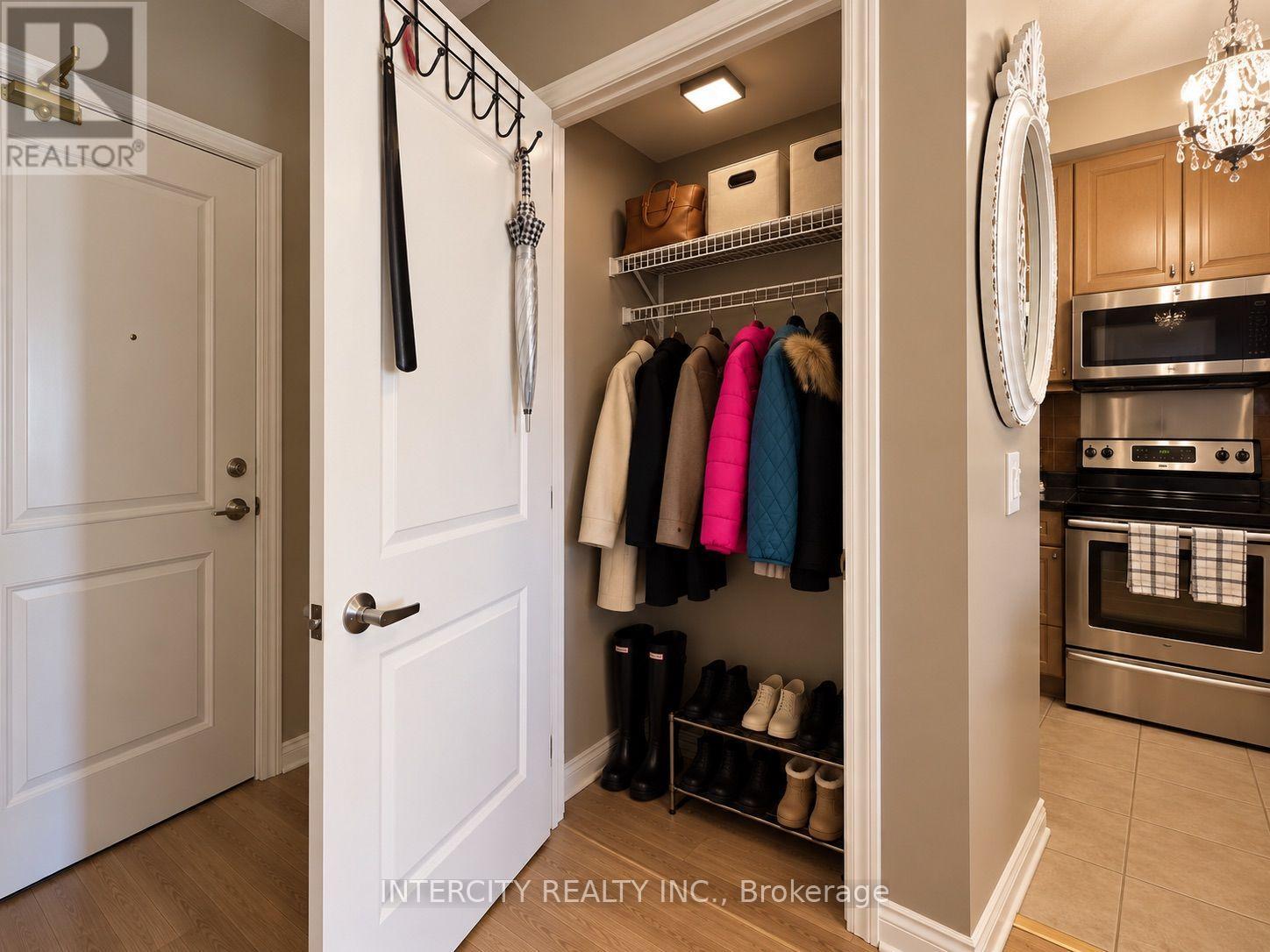 9235 Jane Street — photo 16