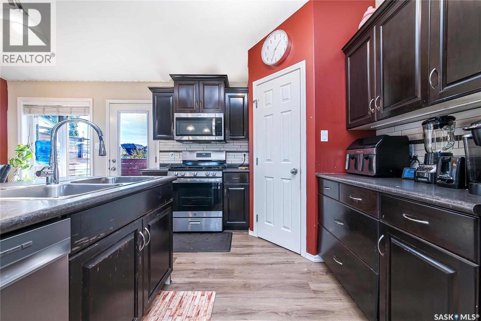 604 Regier PLACE - 10