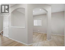 5pc Bathroom - 249 Saddlecrest Way Ne, Calgary, AB T3J5N3 Photo 13