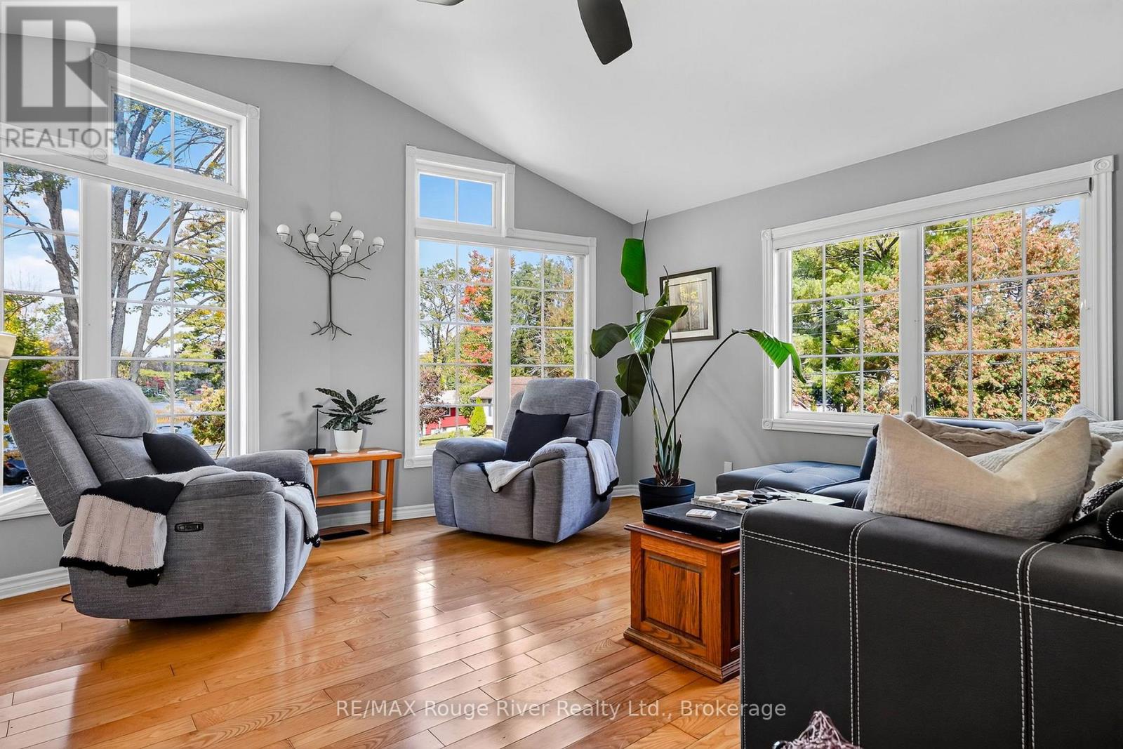 21 FOX LANE - 10