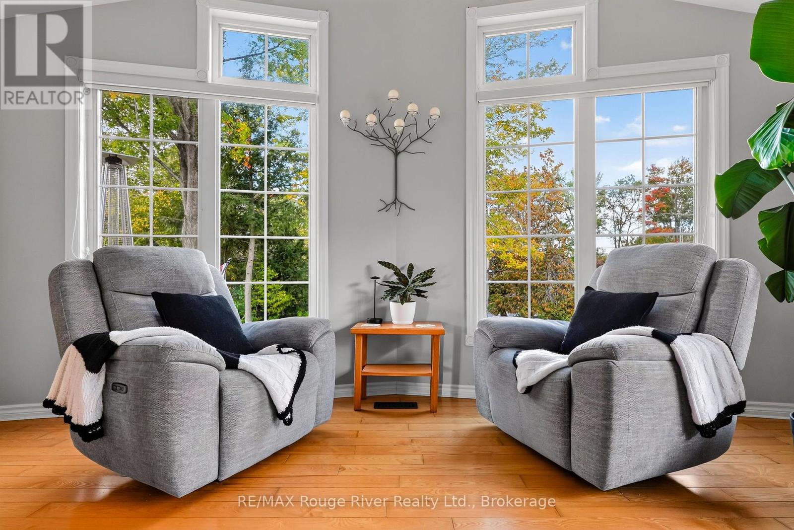 21 FOX LANE - 12