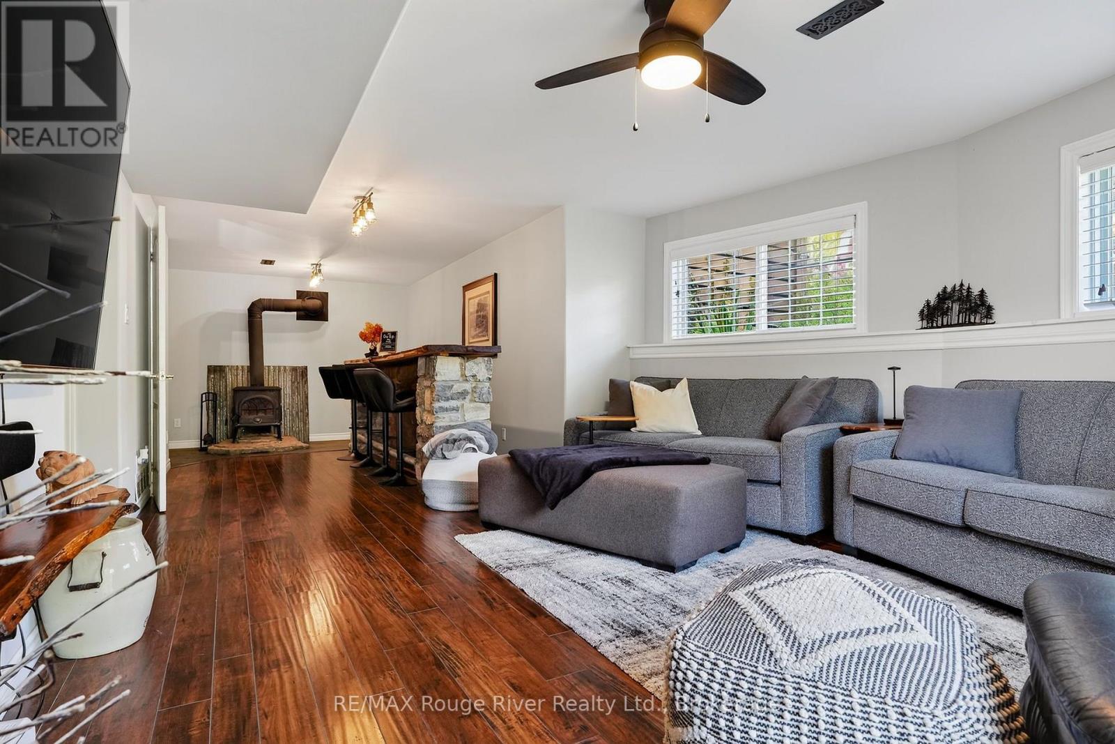 21 FOX LANE - 21