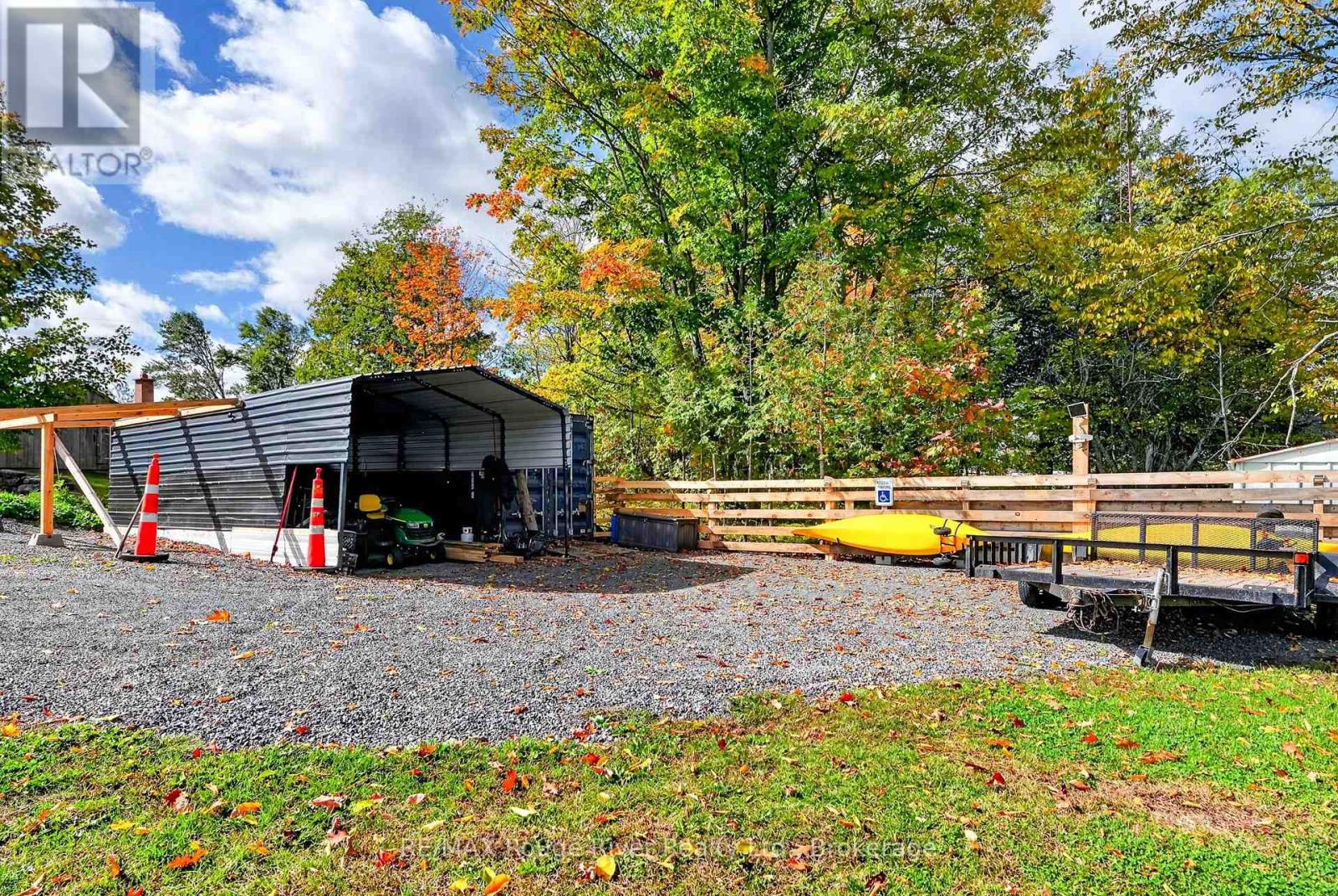 21 FOX LANE - 37