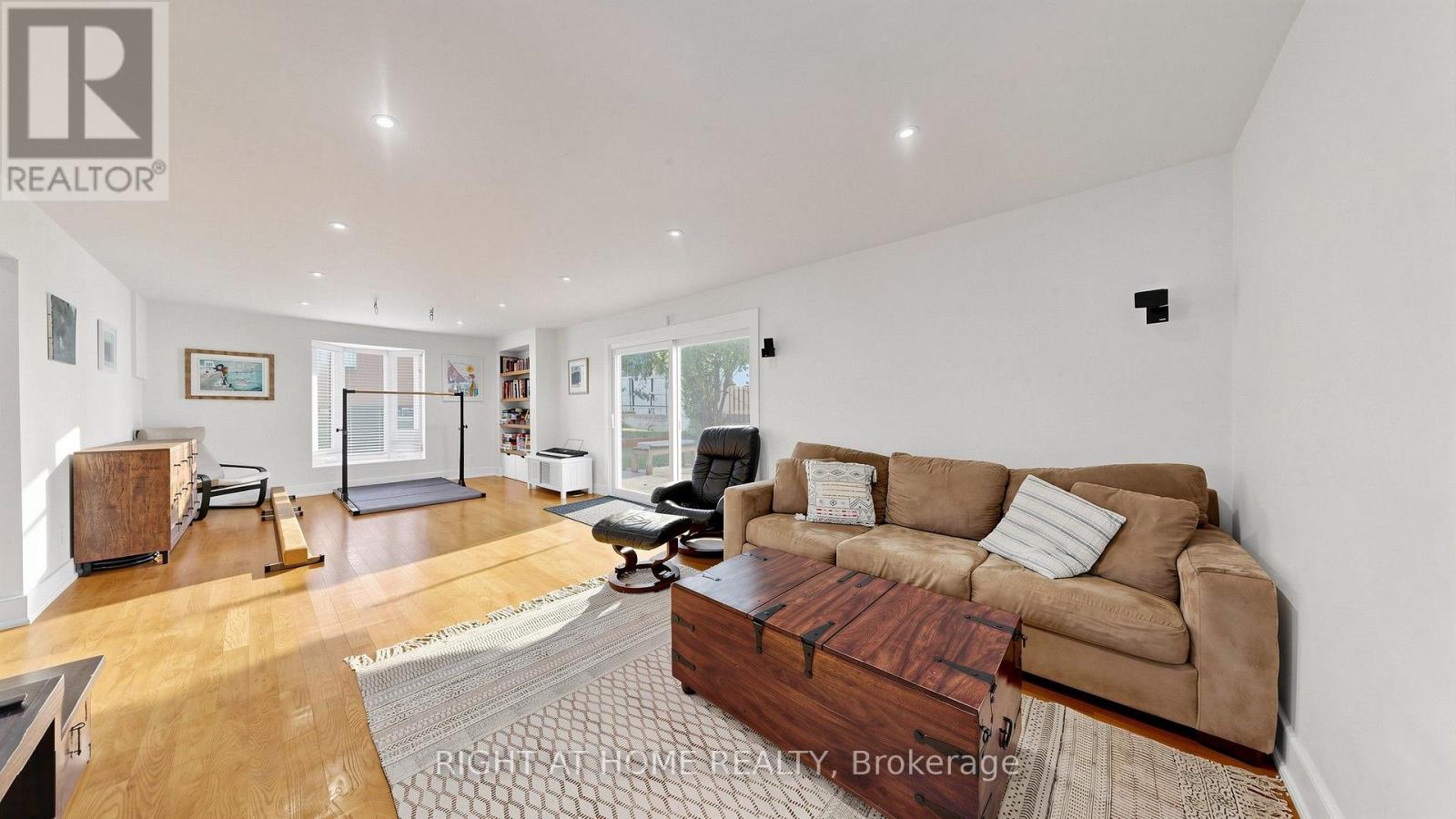 24 STONEDENE BOULEVARD - 30