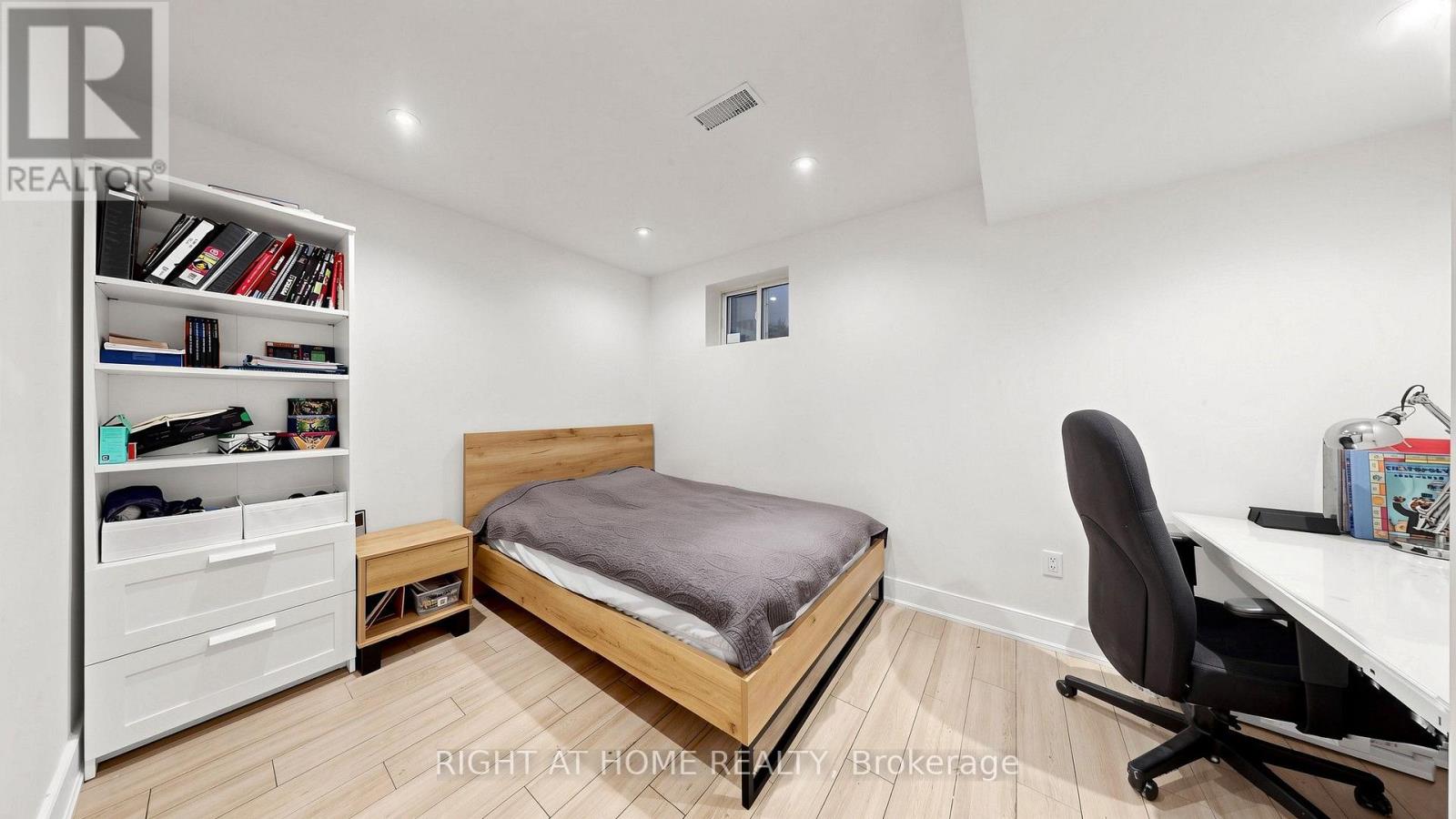 24 STONEDENE BOULEVARD - 39