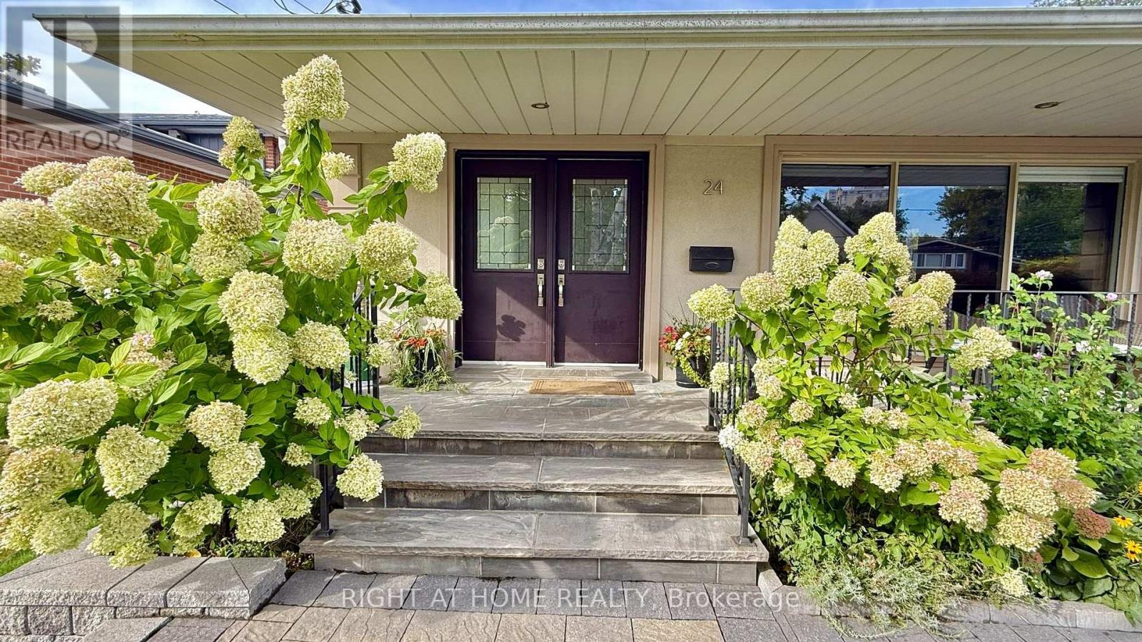 24 Stonedene Boulevard, Toronto, ON photo 8
