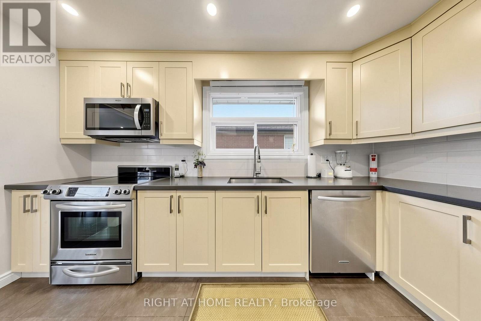 202 WATERLOO AVENUE - 18
