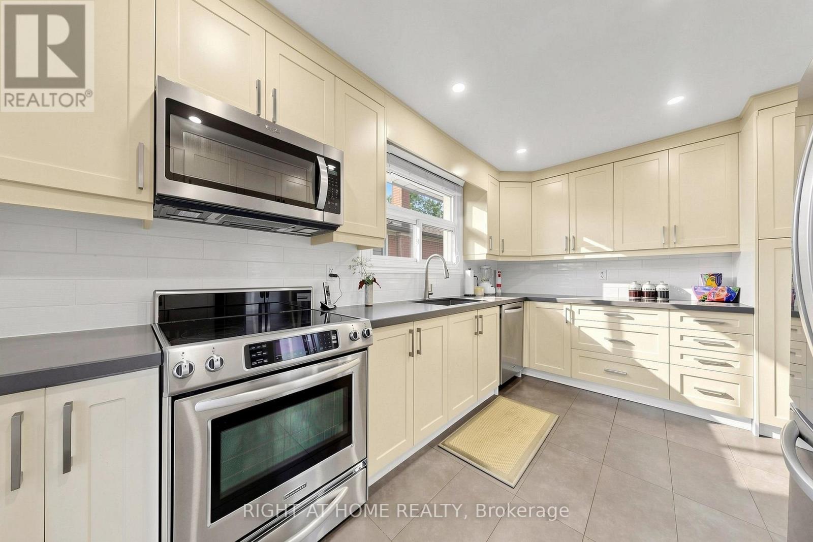 202 Waterloo Avenue, Toronto, ON photo 19