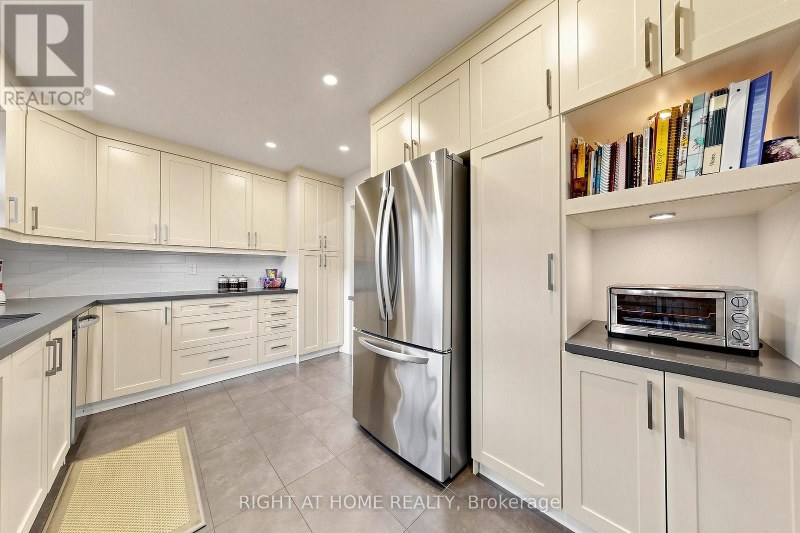202 WATERLOO AVENUE - 20
