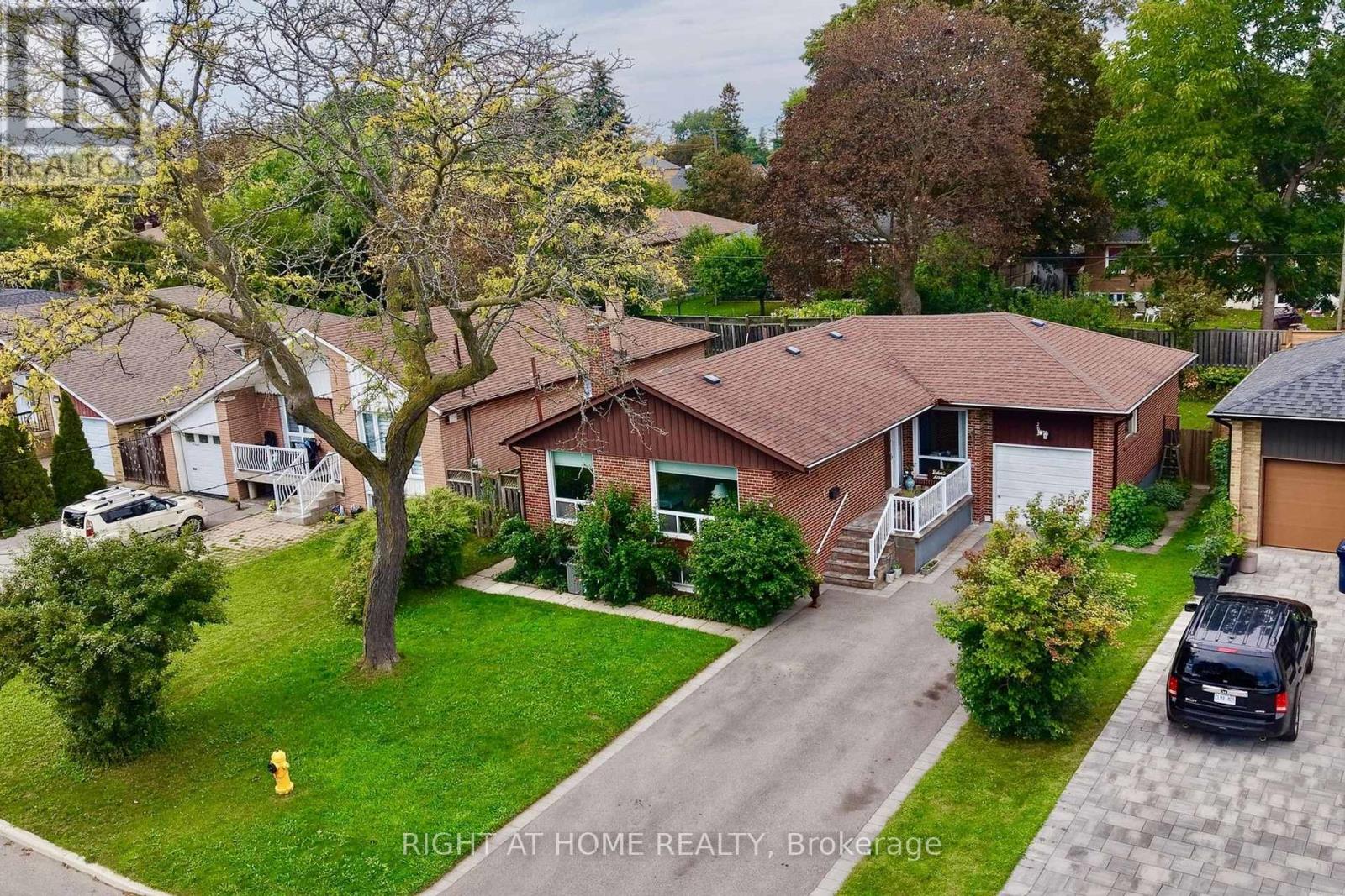 202 Waterloo Avenue, Toronto, ON photo 3