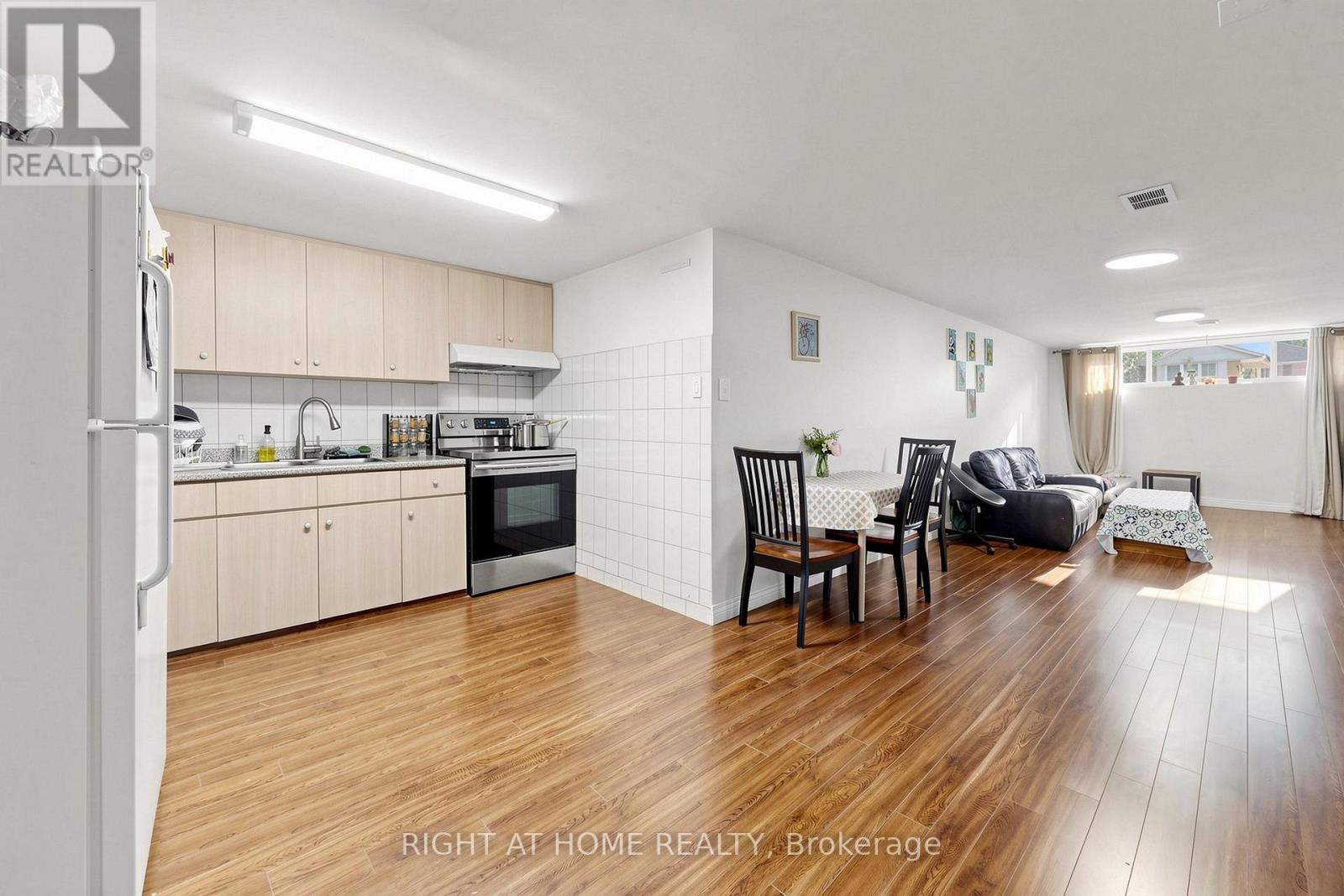 202 WATERLOO AVENUE - 33