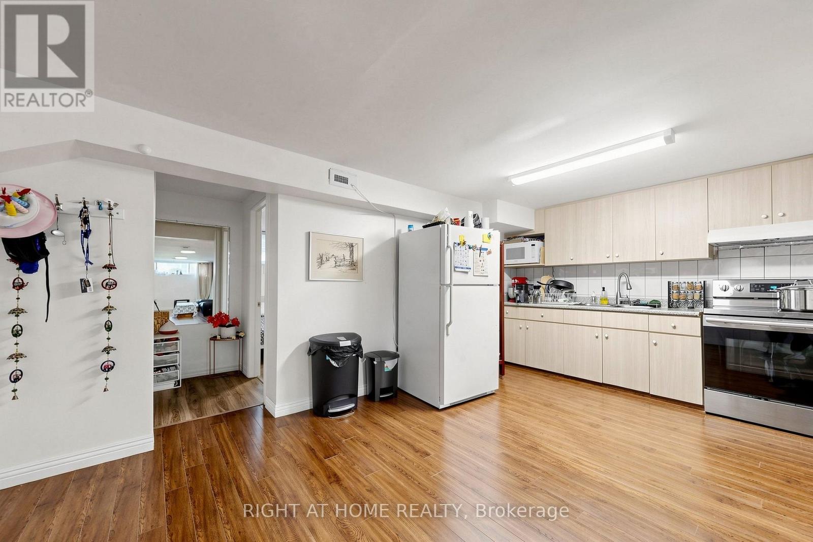 202 WATERLOO AVENUE - 34