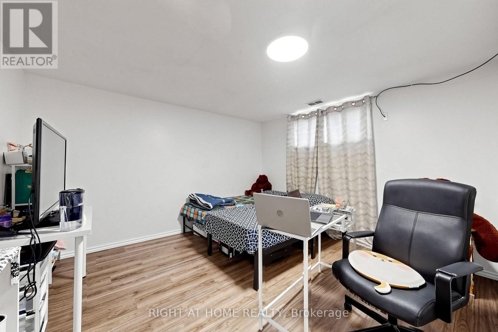 202 WATERLOO AVENUE - 38