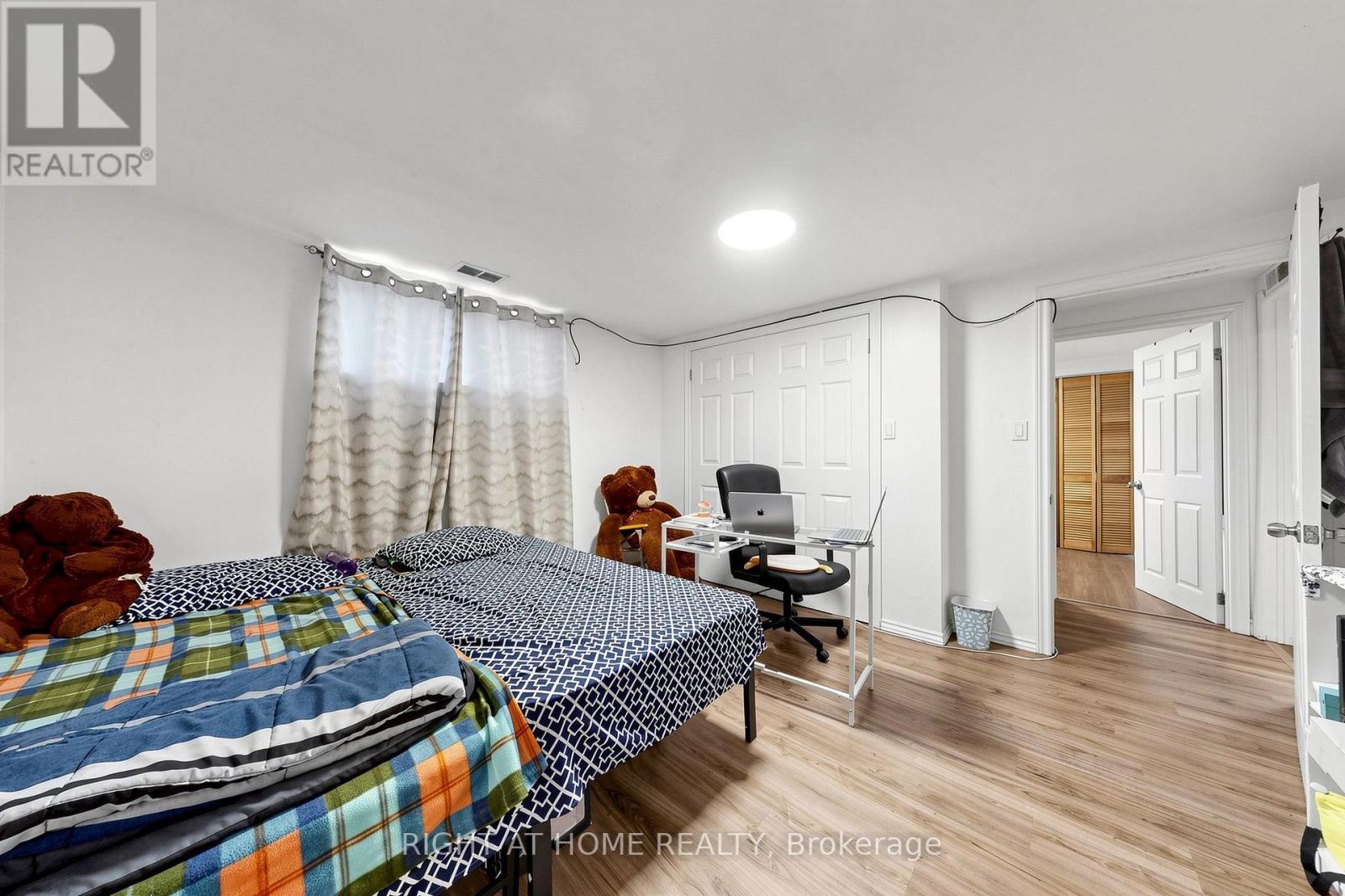 202 WATERLOO AVENUE - 40