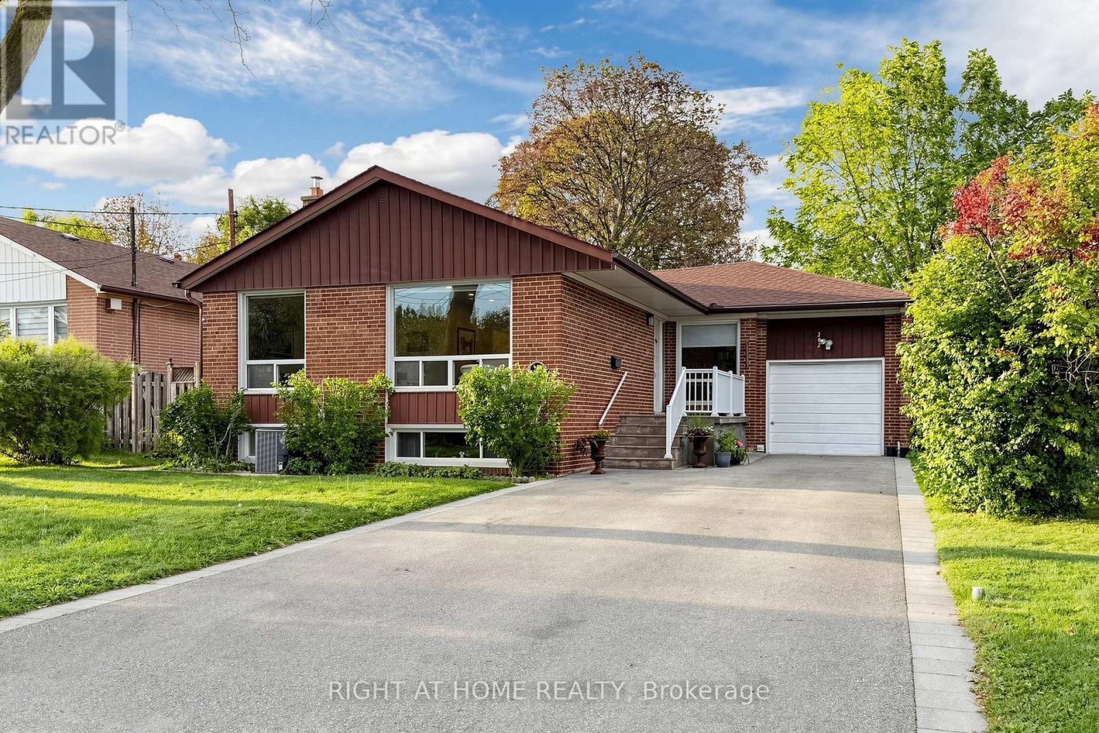 202 Waterloo Avenue, Toronto, ON photo 5