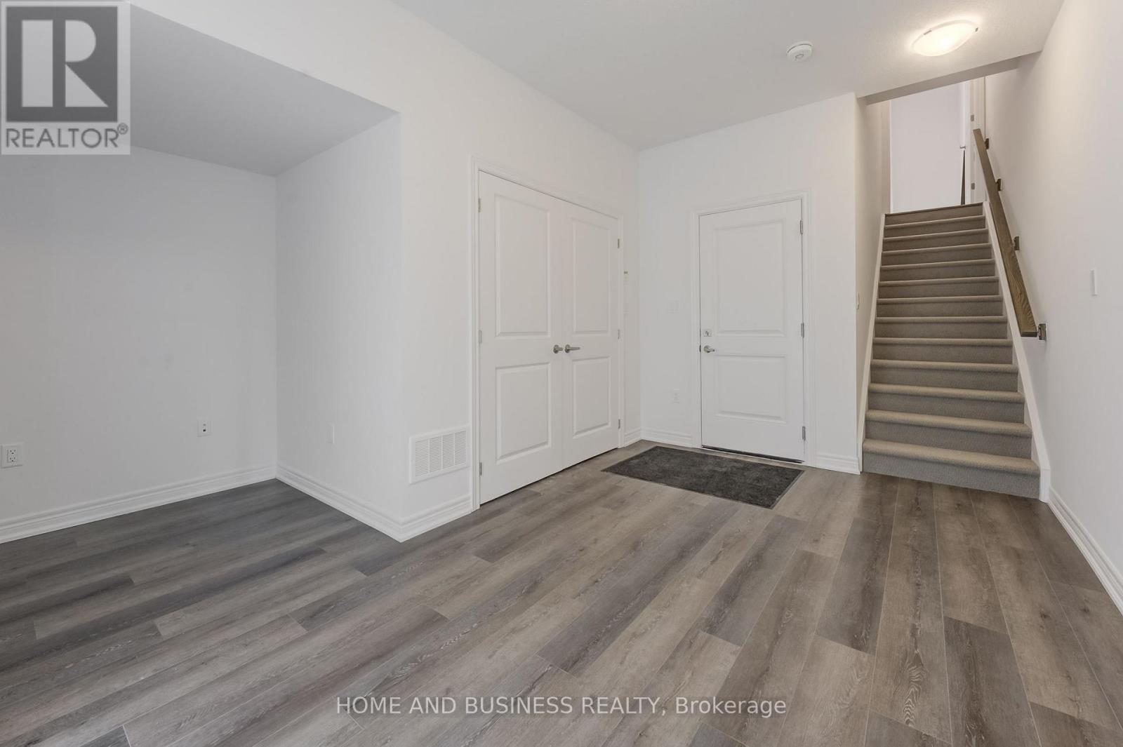 120 Court Drive — photo 31