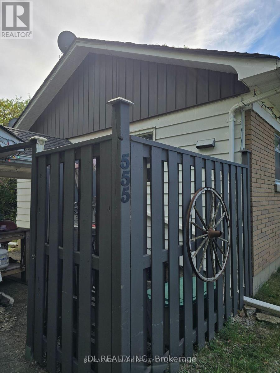 555 WELLINGTON STREET W, Aurora (Aurora Highlands) — photo 2