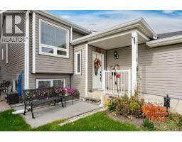218 Coventry Close NE - photo 3