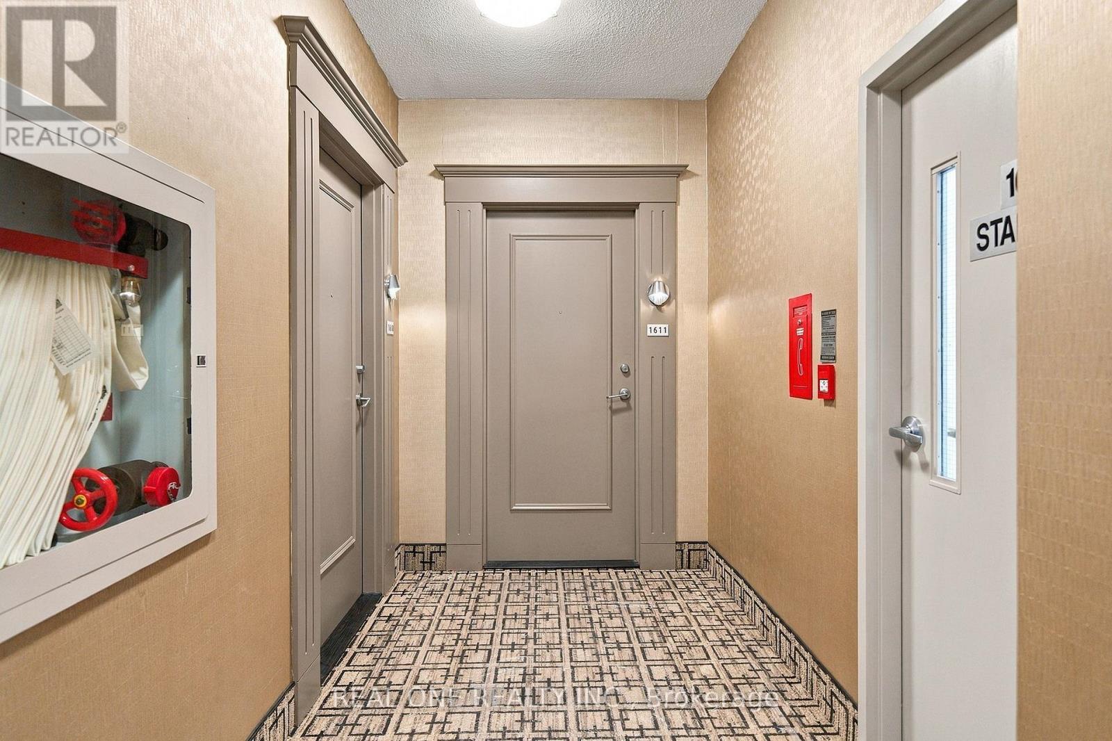 #1611 225 WEBB DRIVE - 23