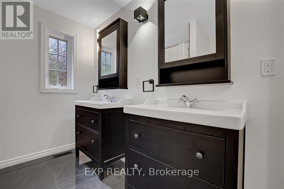 575 BAYVIEW DRIVE - 24
