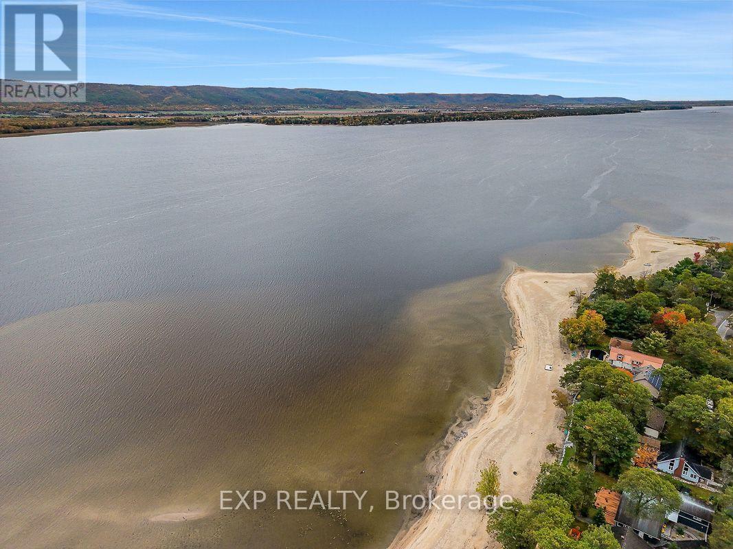 575 BAYVIEW DRIVE - 47