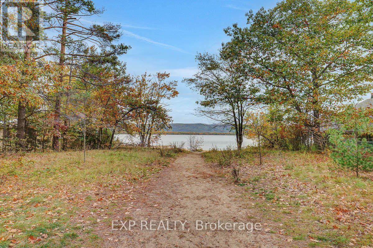 575 BAYVIEW DRIVE - 44
