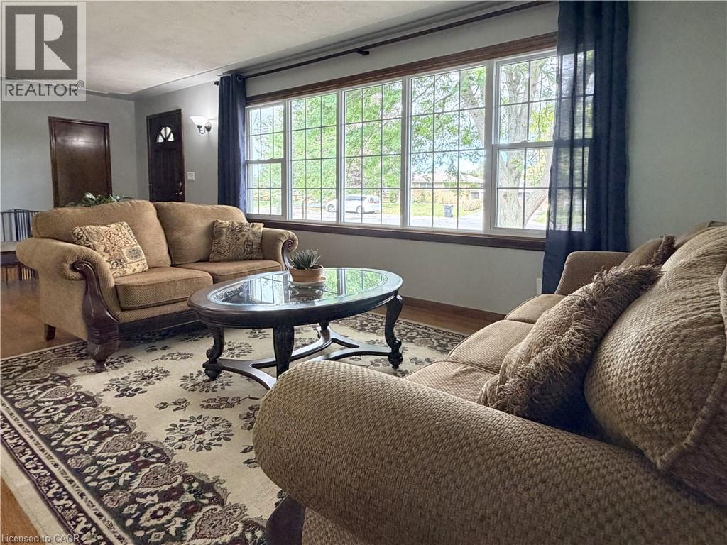 181 Montclair Crescent — photo 8