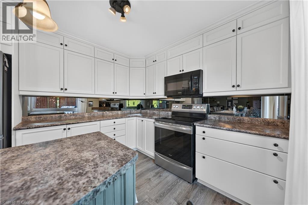 6 MATHEWS Court - Image 24