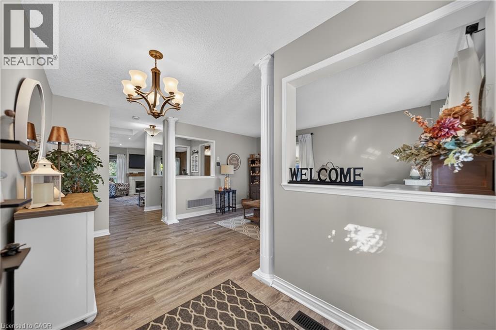 6 MATHEWS Court, Brantford — photo 10