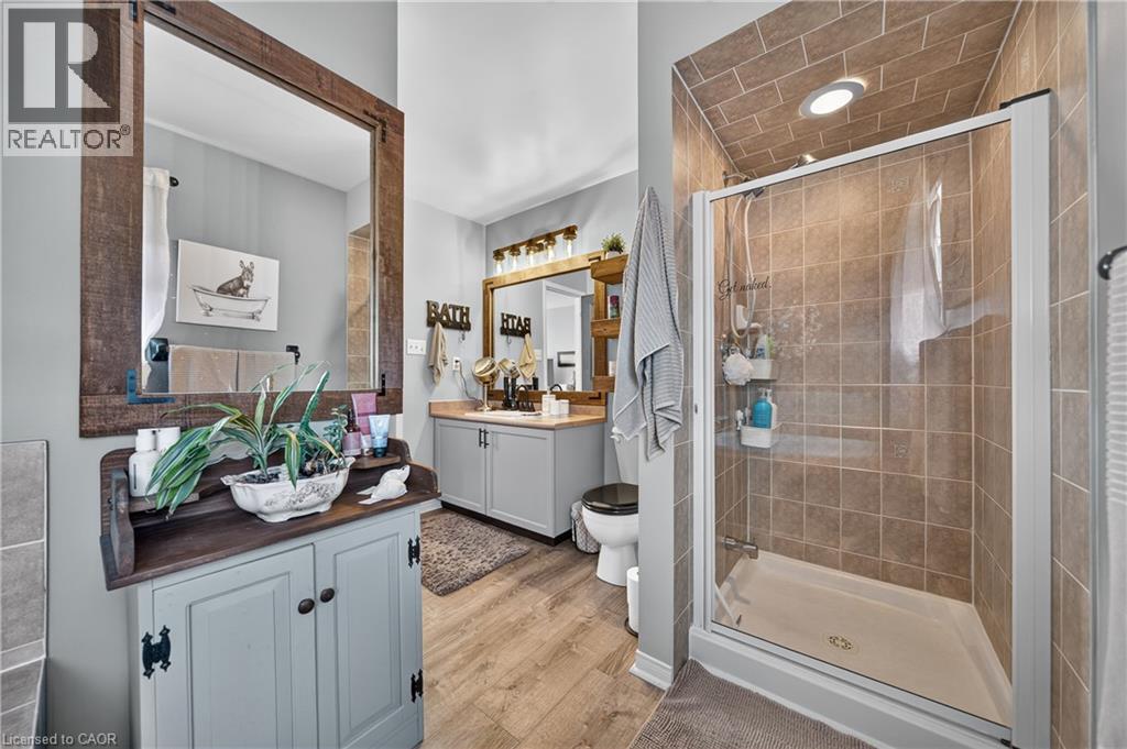 6 MATHEWS Court - 32