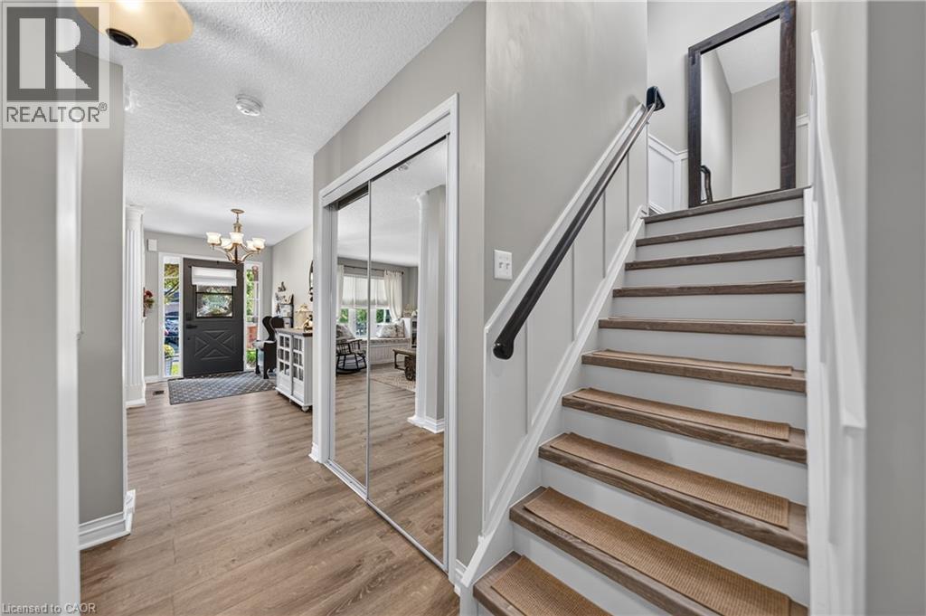 6 MATHEWS Court - 27