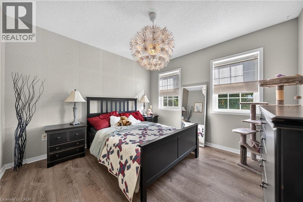6 MATHEWS Court - 33