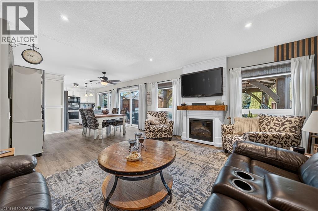6 MATHEWS Court - 18