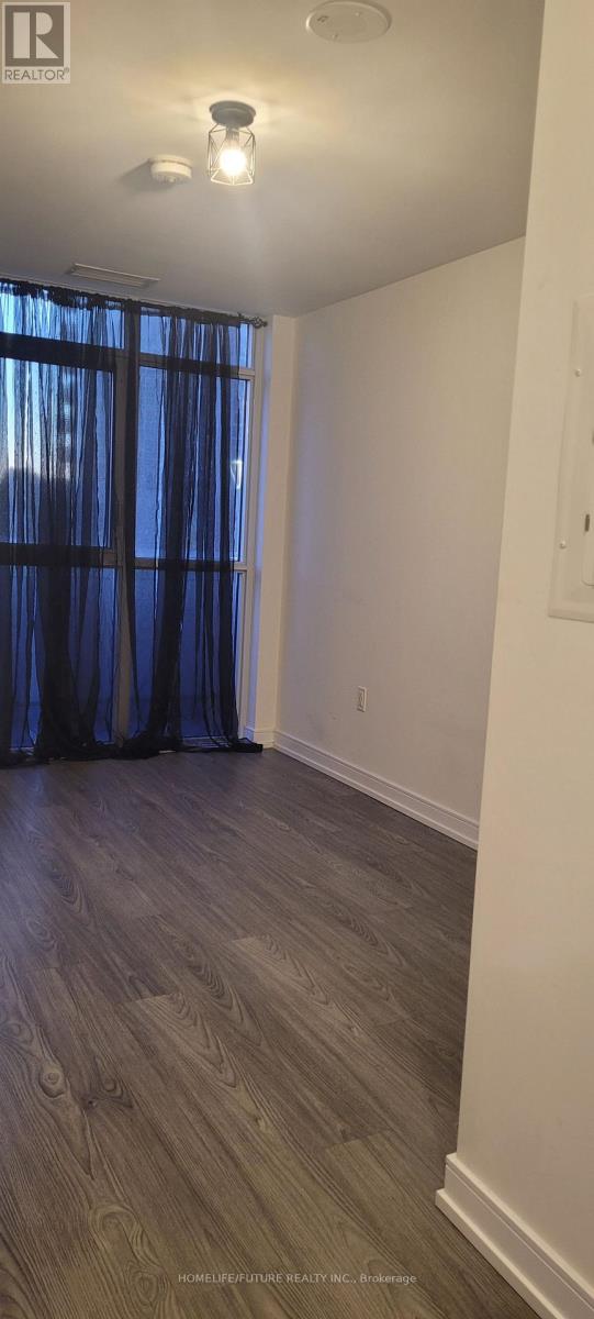 Photo of 225 Village Green Square