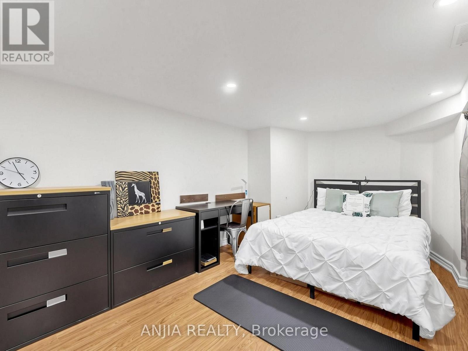 50 HOLLINGHAM ROAD - 37