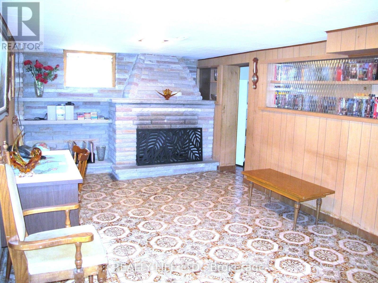 4 ROSALIE AVENUE - 28