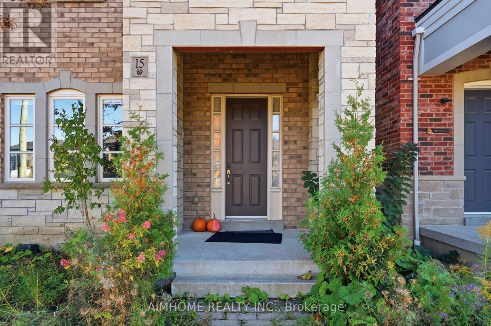 15 Calamint Lane, Richmond Hill, ON photo 2