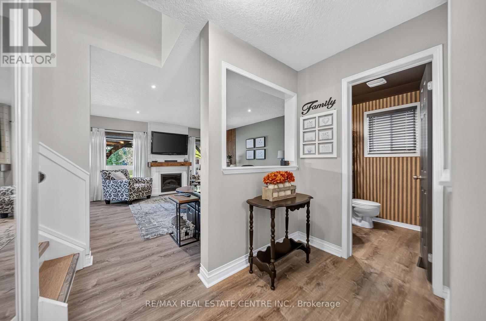 6 MATHEWS Court, Brantford, ON photo 14