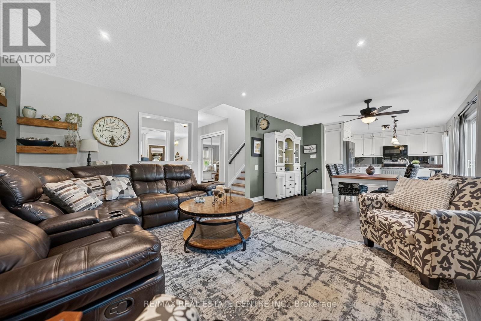 6 MATHEWS COURT - 19