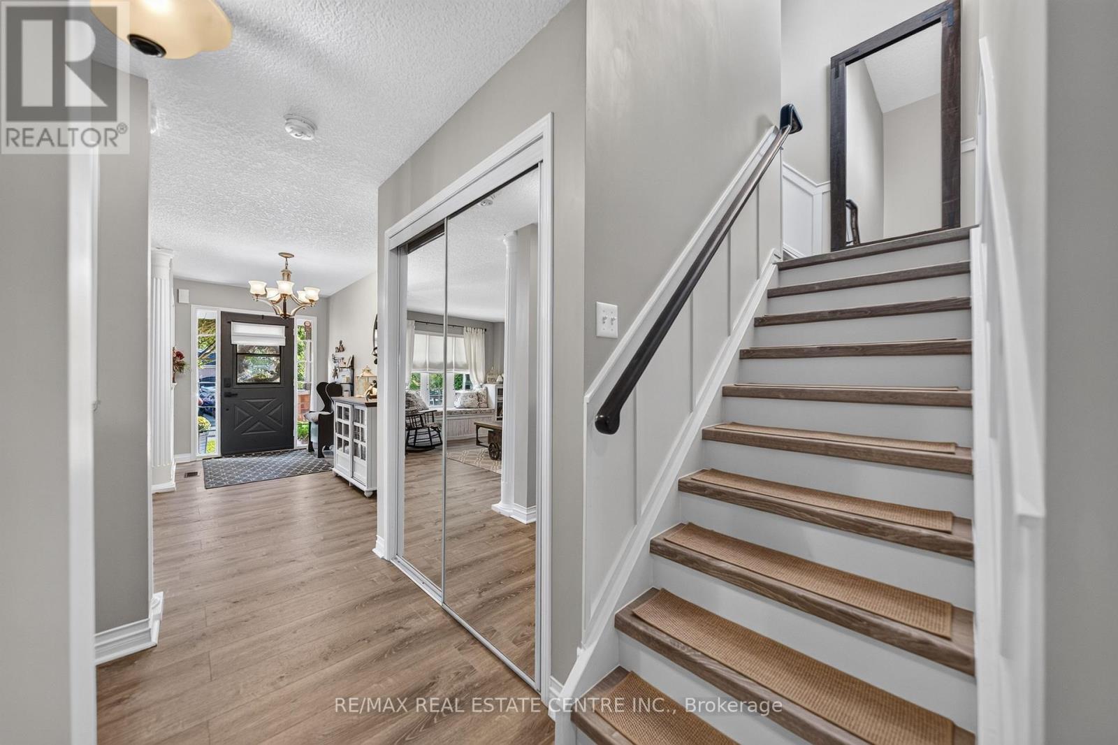 6 MATHEWS Court, Brantford, ON photo 27