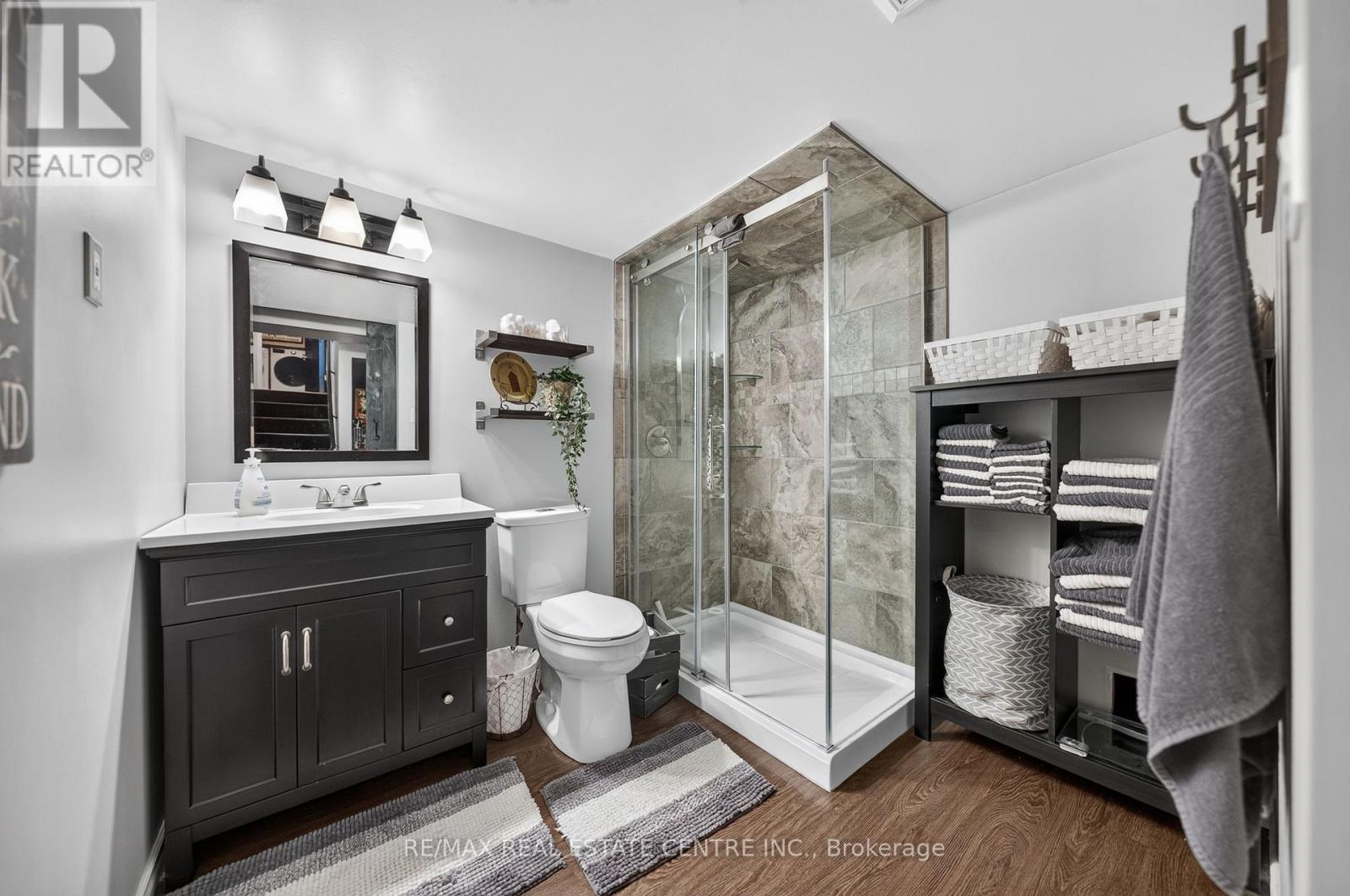 6 MATHEWS Court, Brantford, ON photo 42